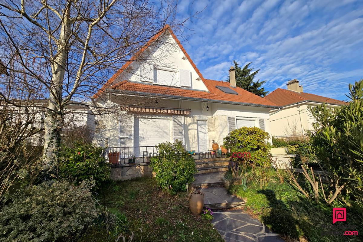 SAINTE-GENEVIEVE-DES-BOIS Maison Sainte Genevieve Des Bois 8 pièces 150 m2 14