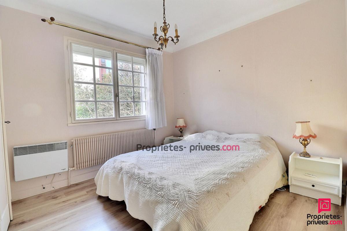 SAINTE-GENEVIEVE-DES-BOIS Maison Sainte Genevieve Des Bois 8 pièces 150 m2 5