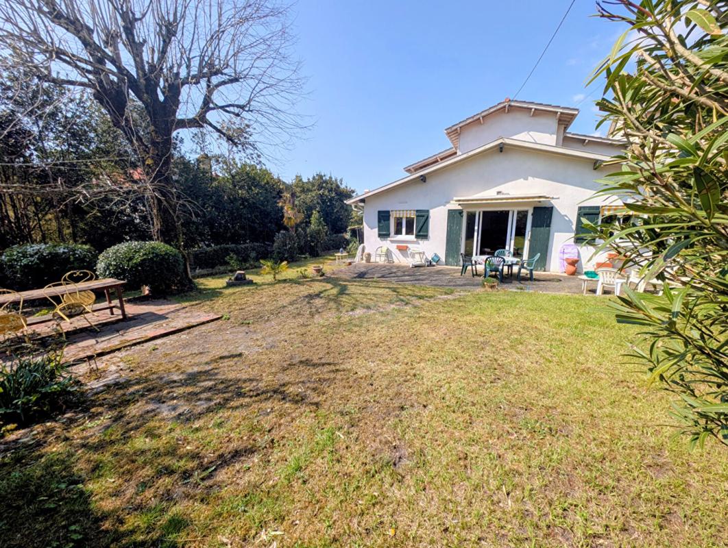 ARCACHON Villa Arcachon 10 pièce(s) 180 m2 1