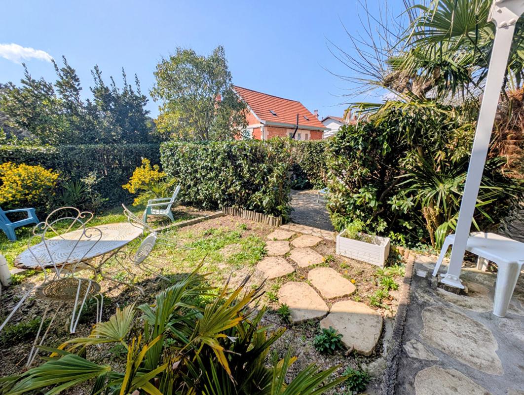 ARCACHON Villa Arcachon 10 pièce(s) 180 m2 8