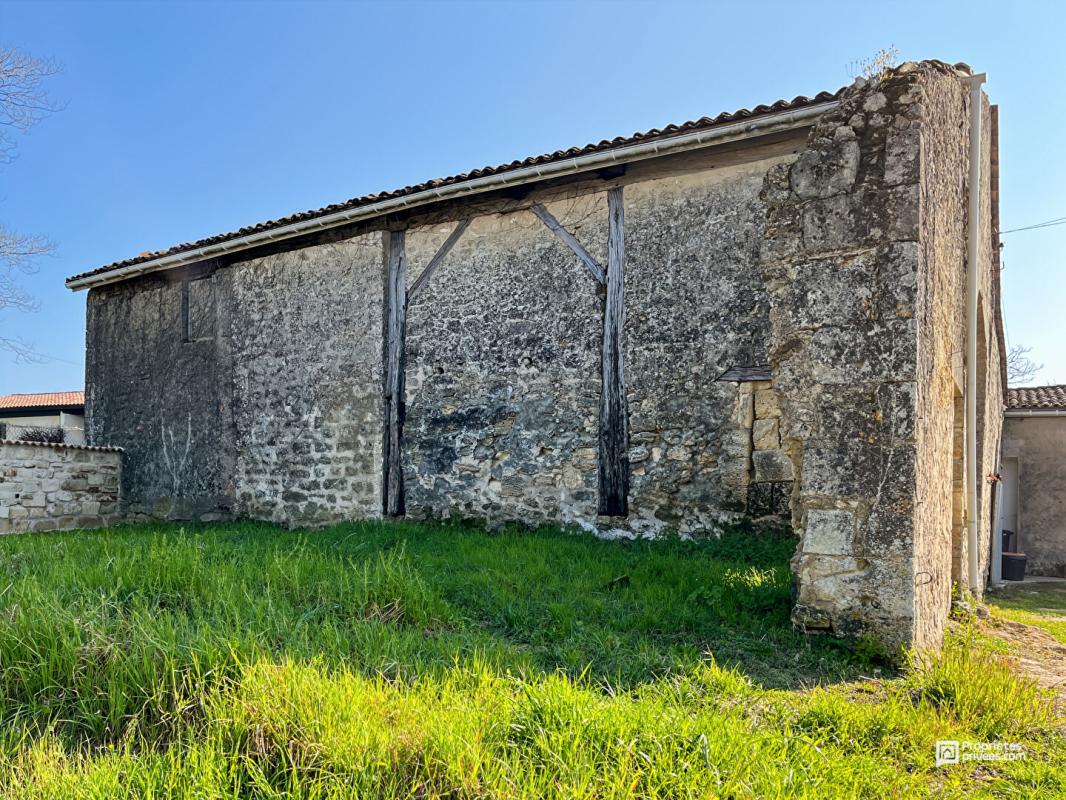 AUBIE-ET-ESPESSAS À vendre Grange à rénover avec permis accepté 101 m² - Val de Virvée 13