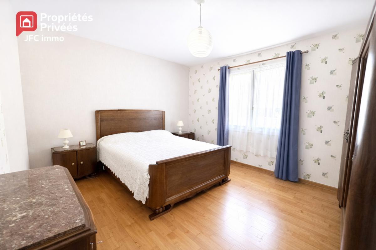 CREPY-EN-VALOIS Maison Crepy En Valois 9 pièce(s) 170 m2 et double garages 10