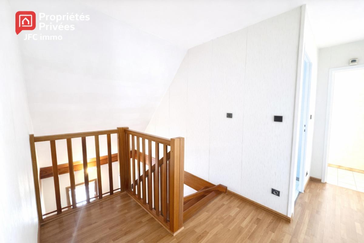 CREPY-EN-VALOIS Maison Crepy En Valois 9 pièce(s) 170 m2 et double garages 13