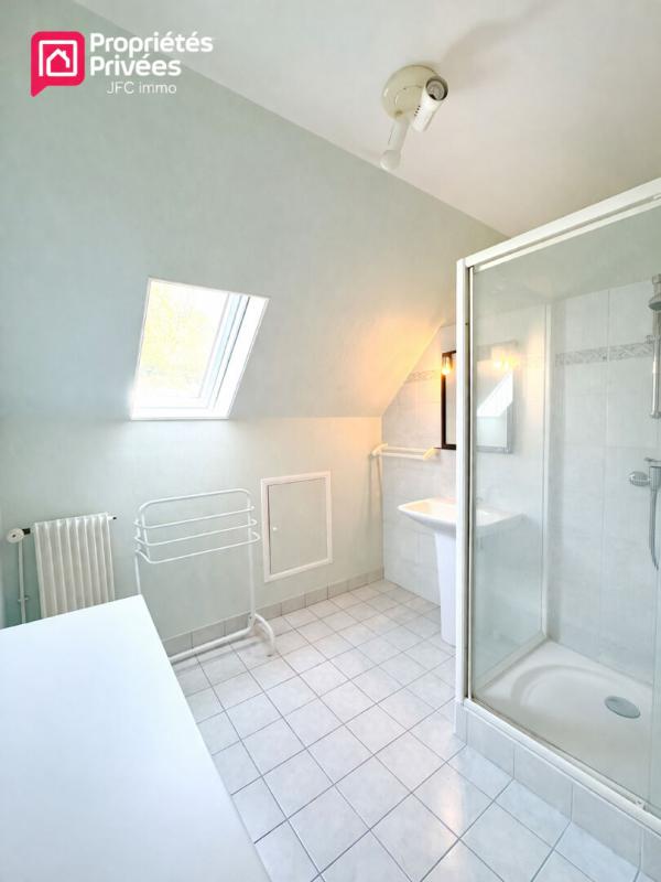 CREPY-EN-VALOIS Maison Crepy En Valois 9 pièce(s) 170 m2 et double garages 16