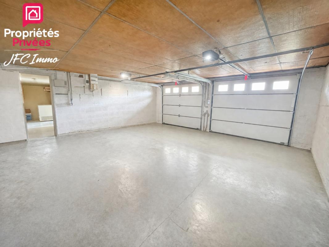 CREPY-EN-VALOIS Maison Crepy En Valois 9 pièce(s) 170 m2 et double garages 18