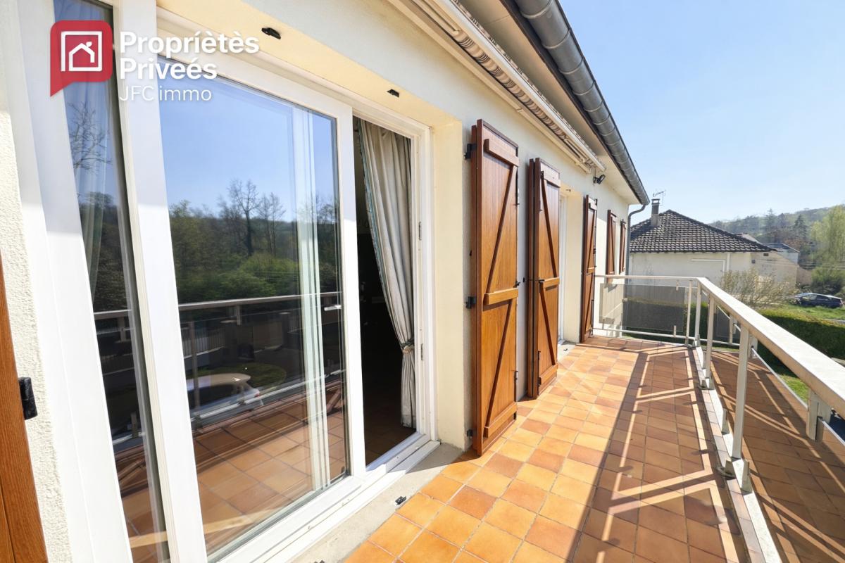 CREPY-EN-VALOIS Maison Crepy En Valois 9 pièce(s) 170 m2 et double garages 3