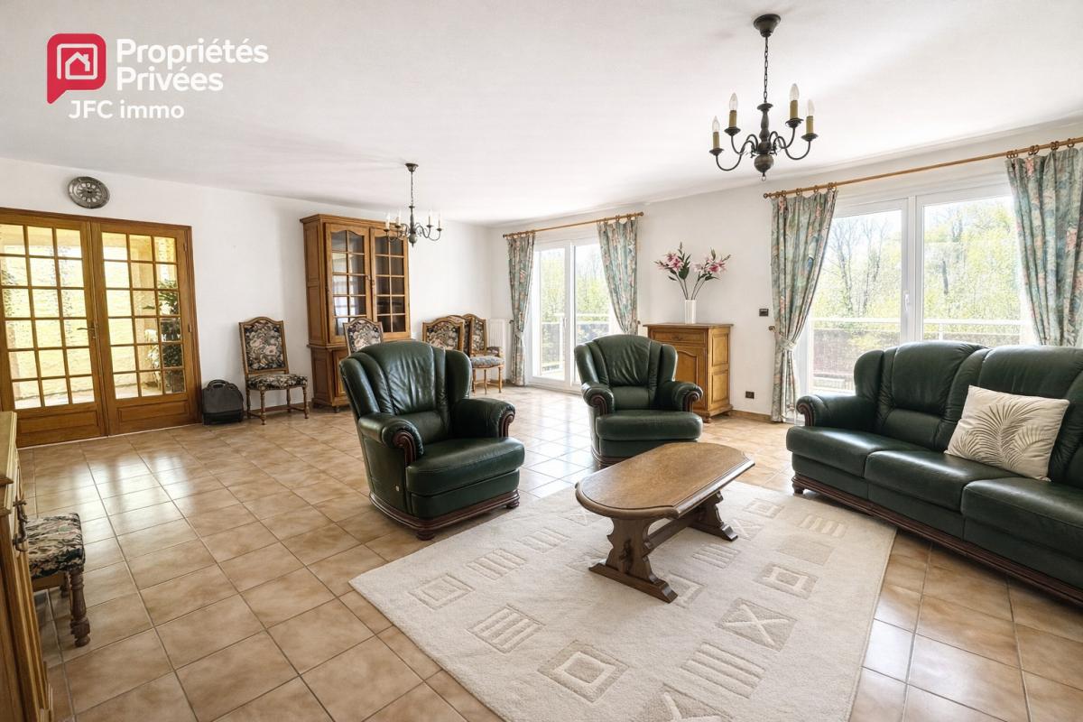 CREPY-EN-VALOIS Maison Crepy En Valois 9 pièce(s) 170 m2 et double garages 6