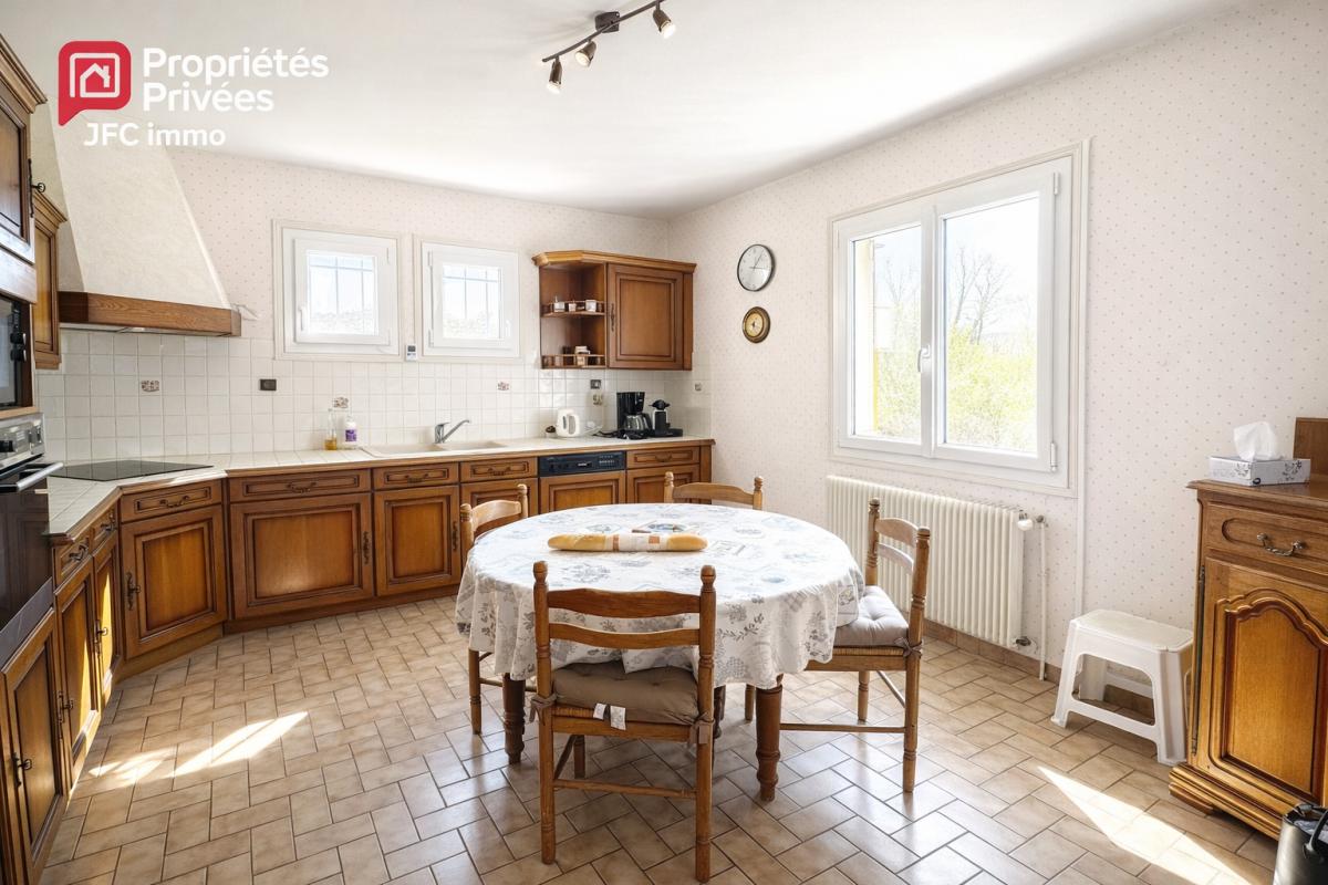 CREPY-EN-VALOIS Maison Crepy En Valois 9 pièce(s) 170 m2 et double garages 8