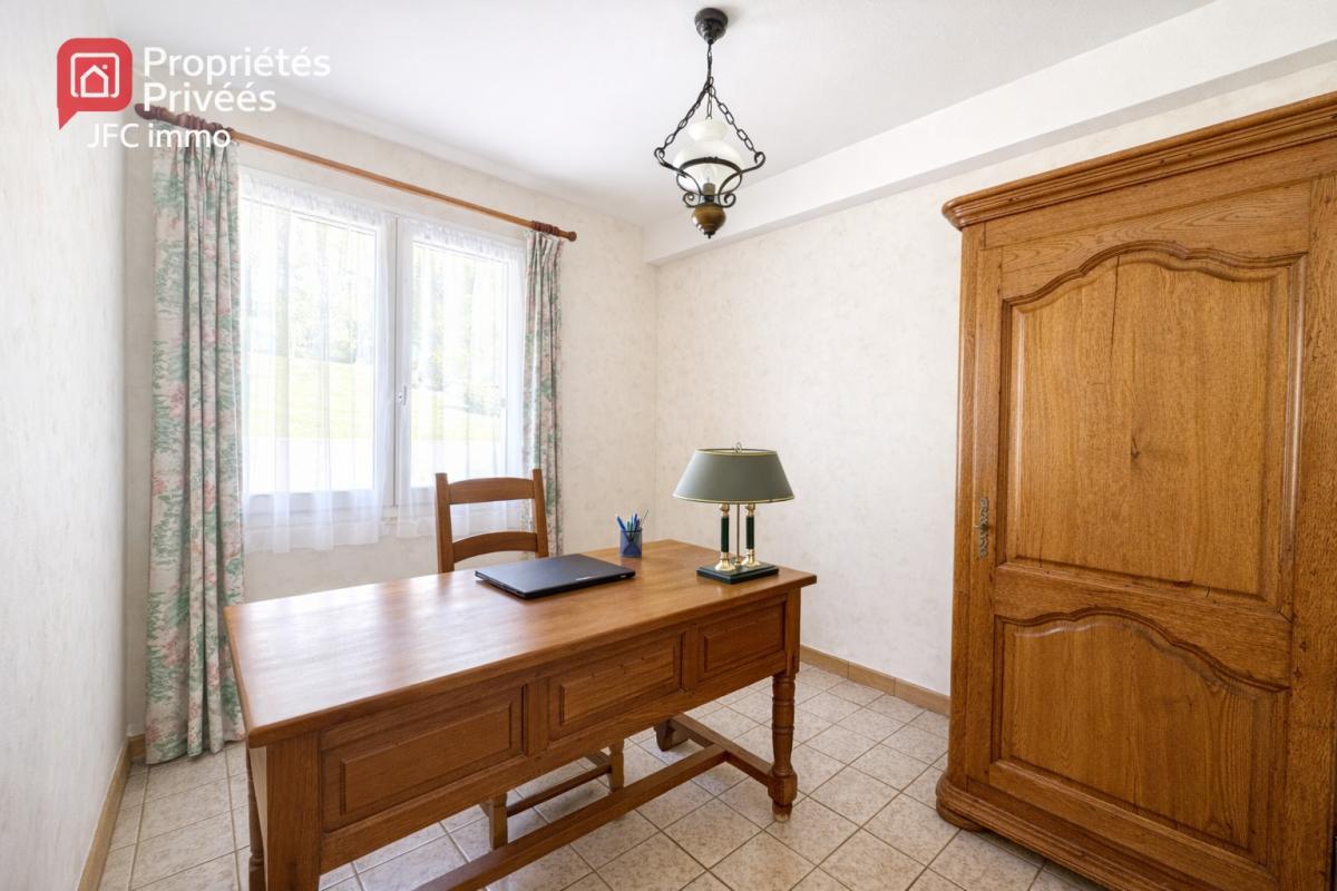 CREPY-EN-VALOIS Maison Crepy En Valois 9 pièce(s) 170 m2 et double garages 9