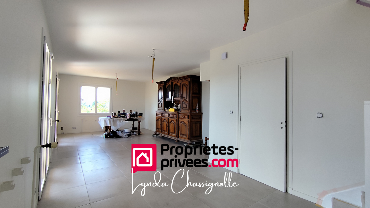 SAINT-SYMPHORIEN-DE-LAY Maison - Grand garage - 3 chambres + bureau -  Saint Symphorien De Lay 10