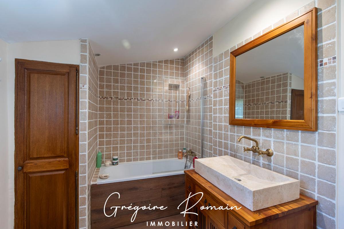 SAINT-CHAMAS Maison 7 pièces 170 m2 vue étang 14