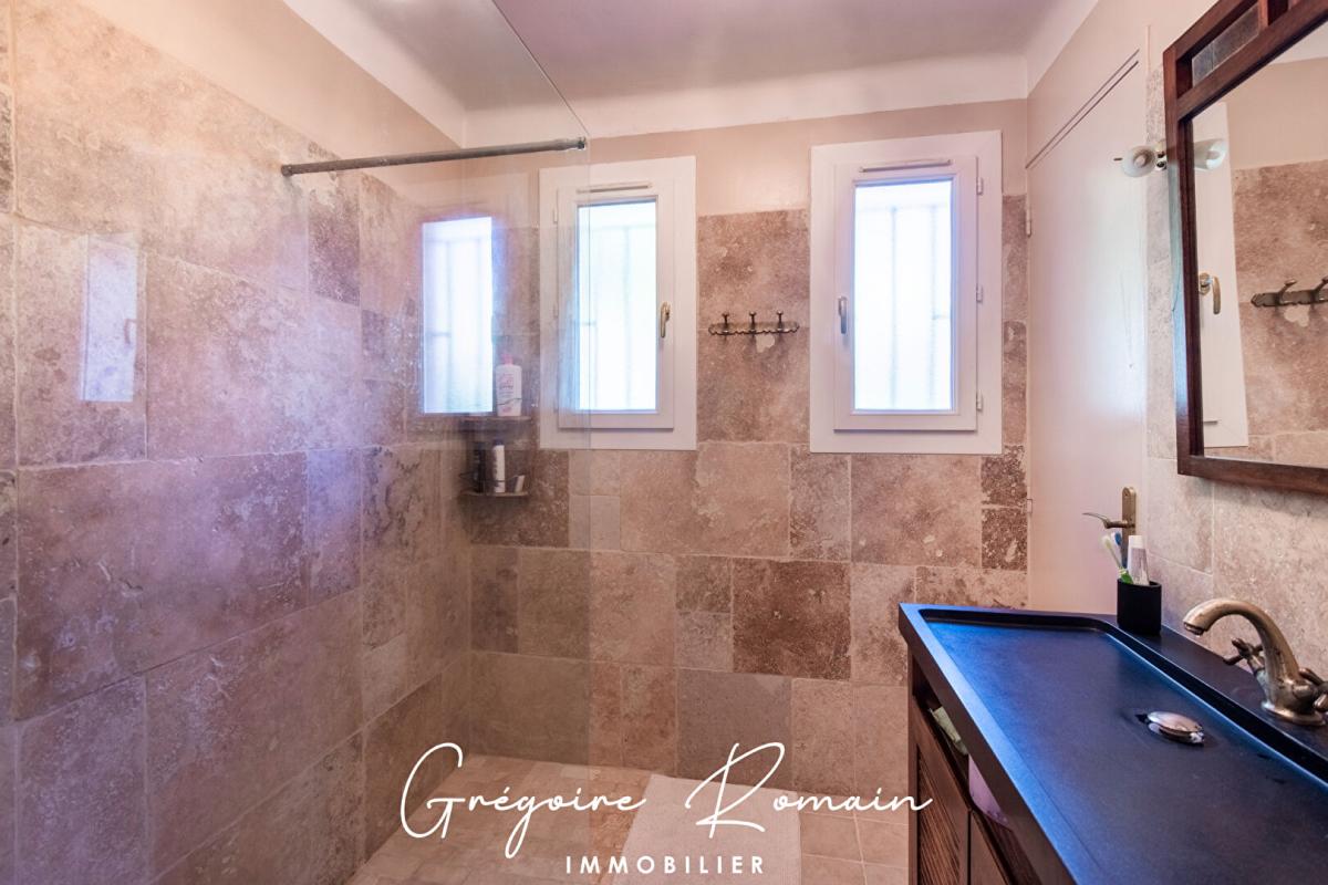 SAINT-CHAMAS Maison 7 pièces 170 m2 vue étang 9