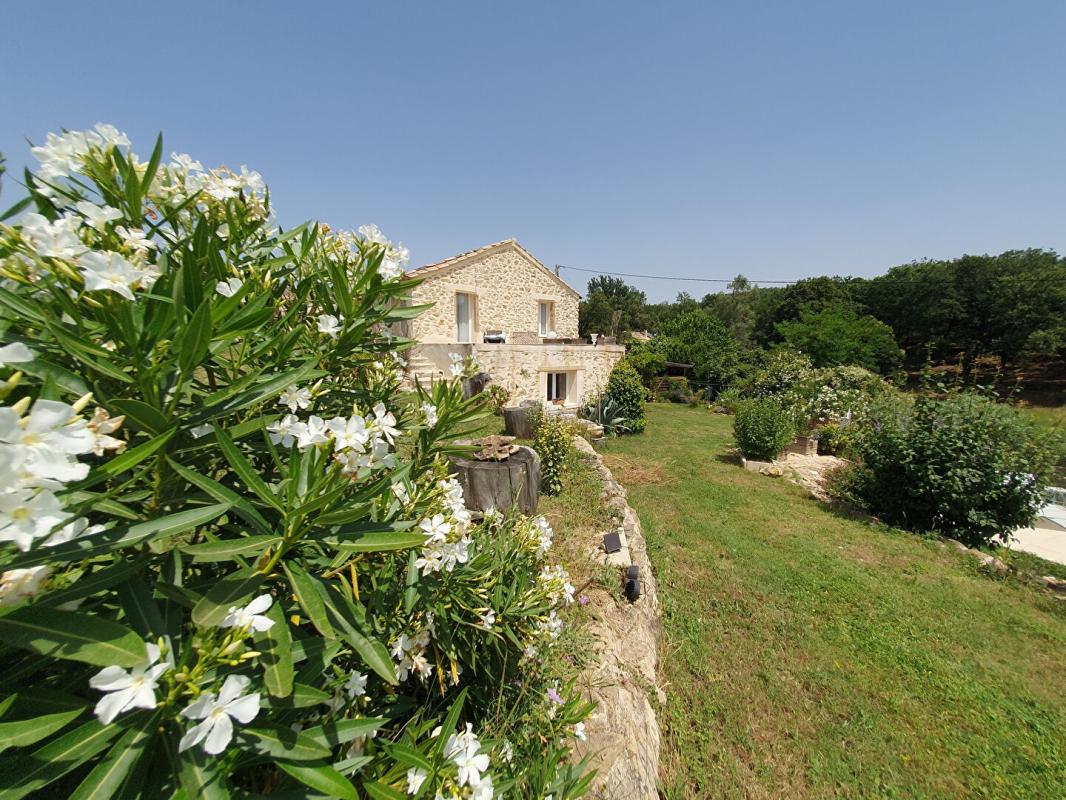 GOUDARGUES Propriété de caractère au coeur de la nature 12