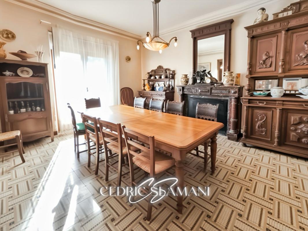 FELINES-MINERVOIS EXCLUSIVITE MAISON 8 PIECES 186M2, SALLE A MANGE, DOUBLE SEJOUR, BUREAU, 4 CHAMBRE, 2 WC, 3 SALLE D EAU,JARDIN, GARAGE 4