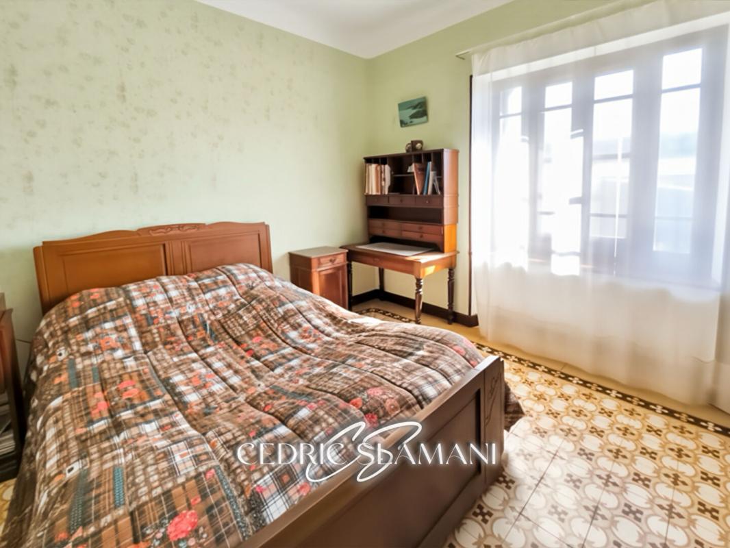 FELINES-MINERVOIS EXCLUSIVITE MAISON 8 PIECES 186M2, SALLE A MANGE, DOUBLE SEJOUR, BUREAU, 4 CHAMBRE, 2 WC, 3 SALLE D EAU,JARDIN, GARAGE 6