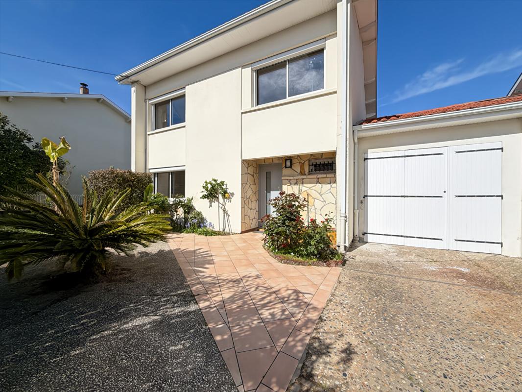 LE HAILLAN Maison Le Haillan 5 pièce(s) 110 m2 14