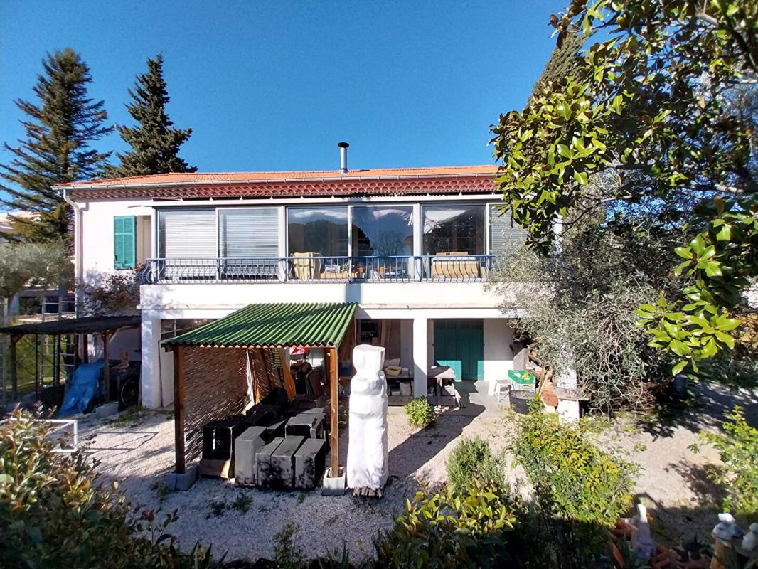 DRAGUIGNAN Maison centre - ville , ideale grande famille, entrepreneurs ou investisseurs 1