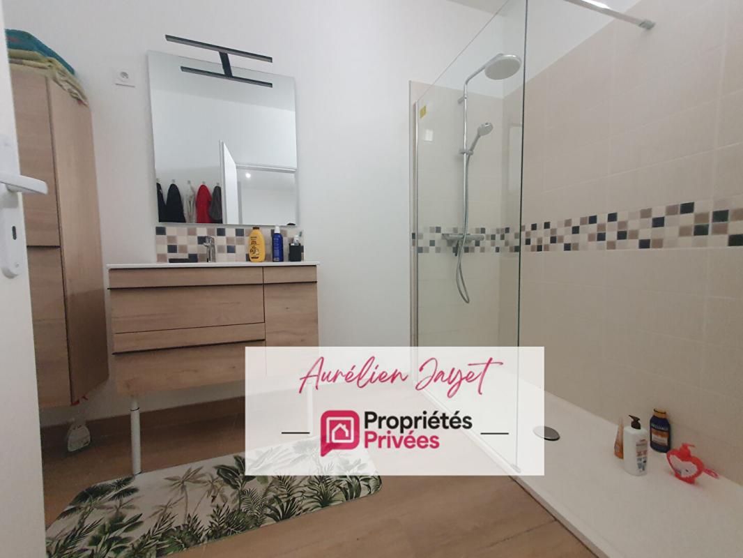 GODERVILLE Maison de ville avec garage, et cour extérieur 5