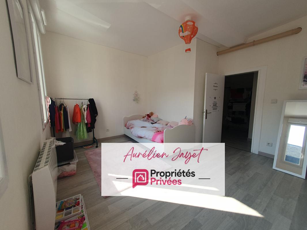 GODERVILLE Maison de ville avec garage, et cour extérieur 9