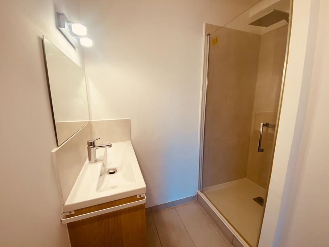 AIX-EN-PROVENCE A louer T3 centre ville Aix en Pce 6