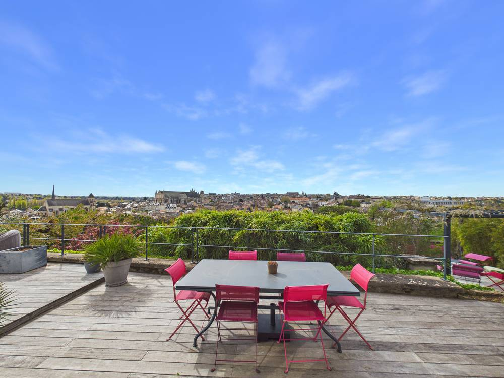 POITIERS Maison d'exception de 220 m² avec vue panoramique sur Poitiers , 5 chambres ,jardin 1