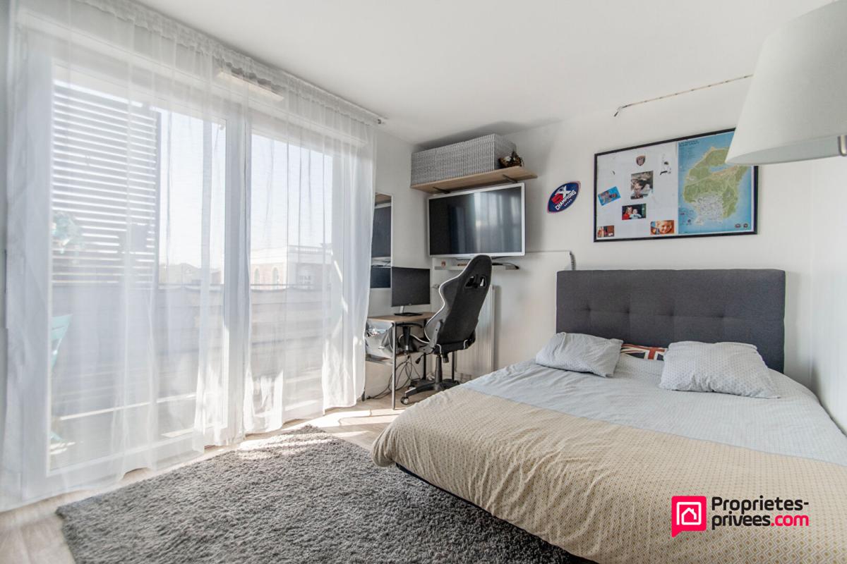 CORBEIL-ESSONNES Appartement F4 84m² avec terrasse de 76m², 2 balcons + 2 parkings 8