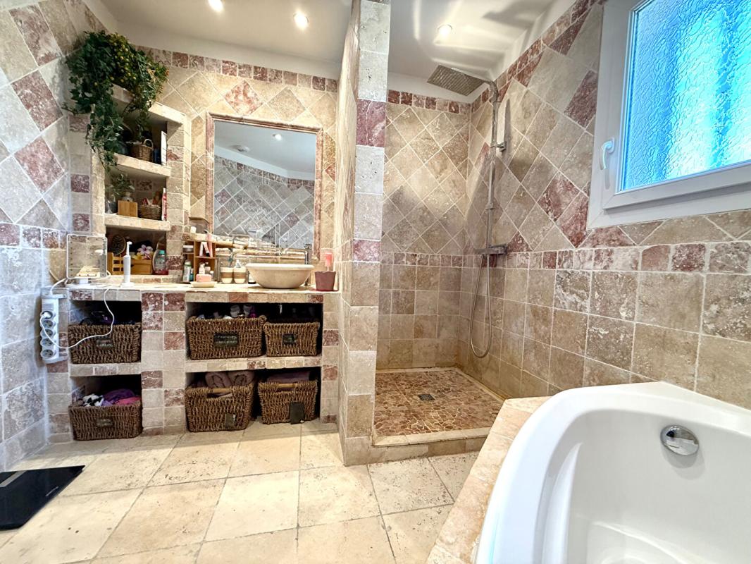 ISTRES Villa R+1 84m² avec piscine 14