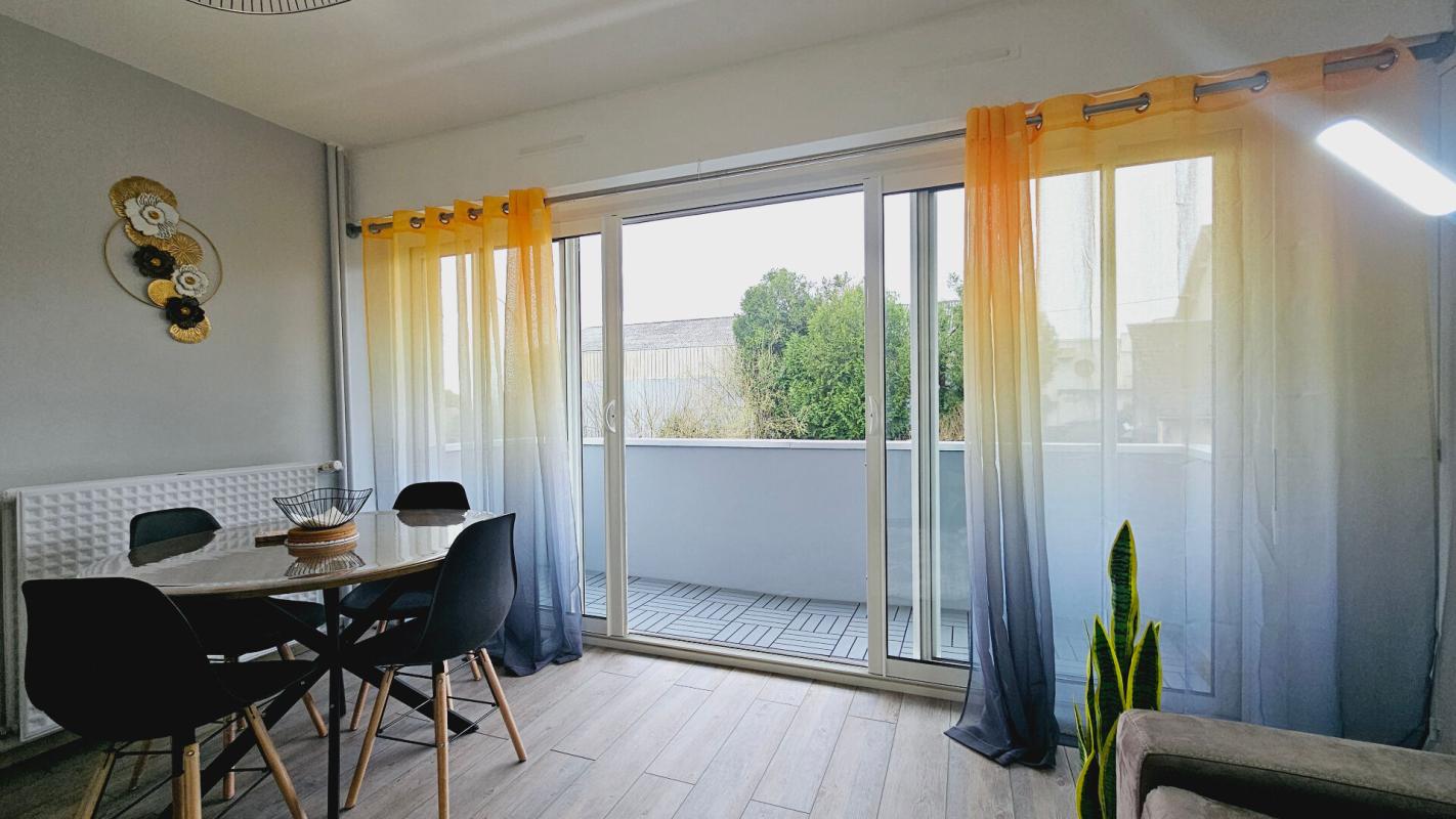 BOURGES BOURGES APPARTEMENT 32.3 M² RENOVÉ ET MEUBLÉ BALCON 3