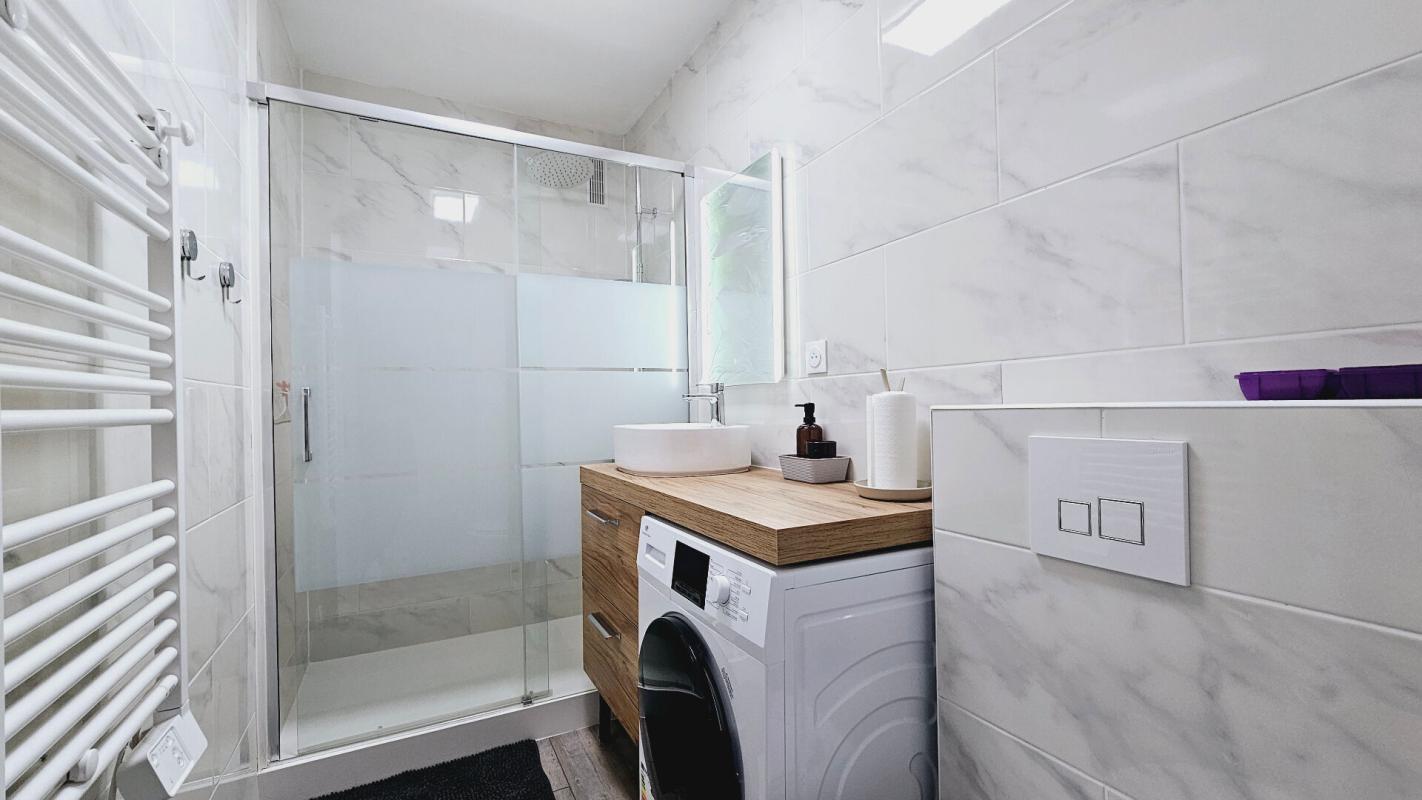 BOURGES BOURGES APPARTEMENT 32.3 M² RENOVÉ ET MEUBLÉ BALCON 7