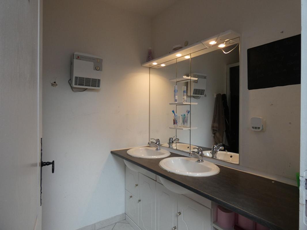 PLESTAN A 10 mns de la gare TGV de LAMBALLE, Maison 9 pièces de 270 m2 sur un terrain de 5 560m2 11