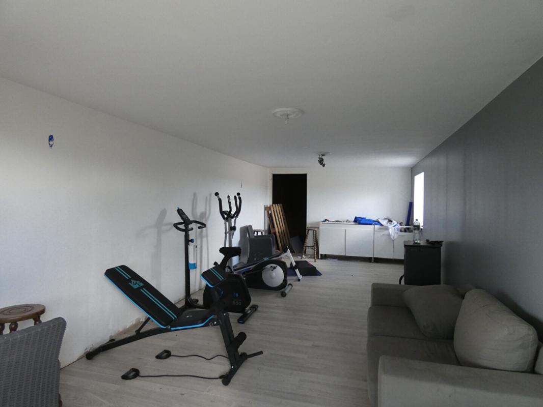 PLESTAN A 10 mns de la gare TGV de LAMBALLE, Maison 9 pièces de 270 m2 sur un terrain de 5 560m2 12