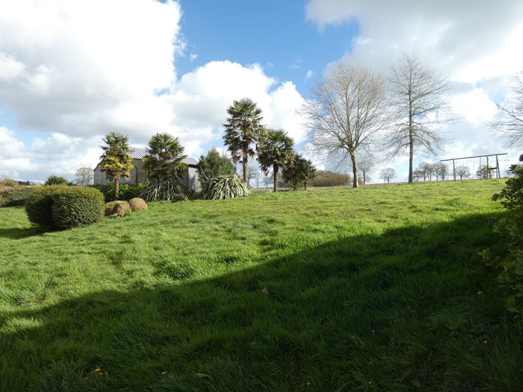 PLESTAN A 10 mns de la gare TGV de LAMBALLE, Maison 9 pièces de 270 m2 sur un terrain de 5 560m2 2