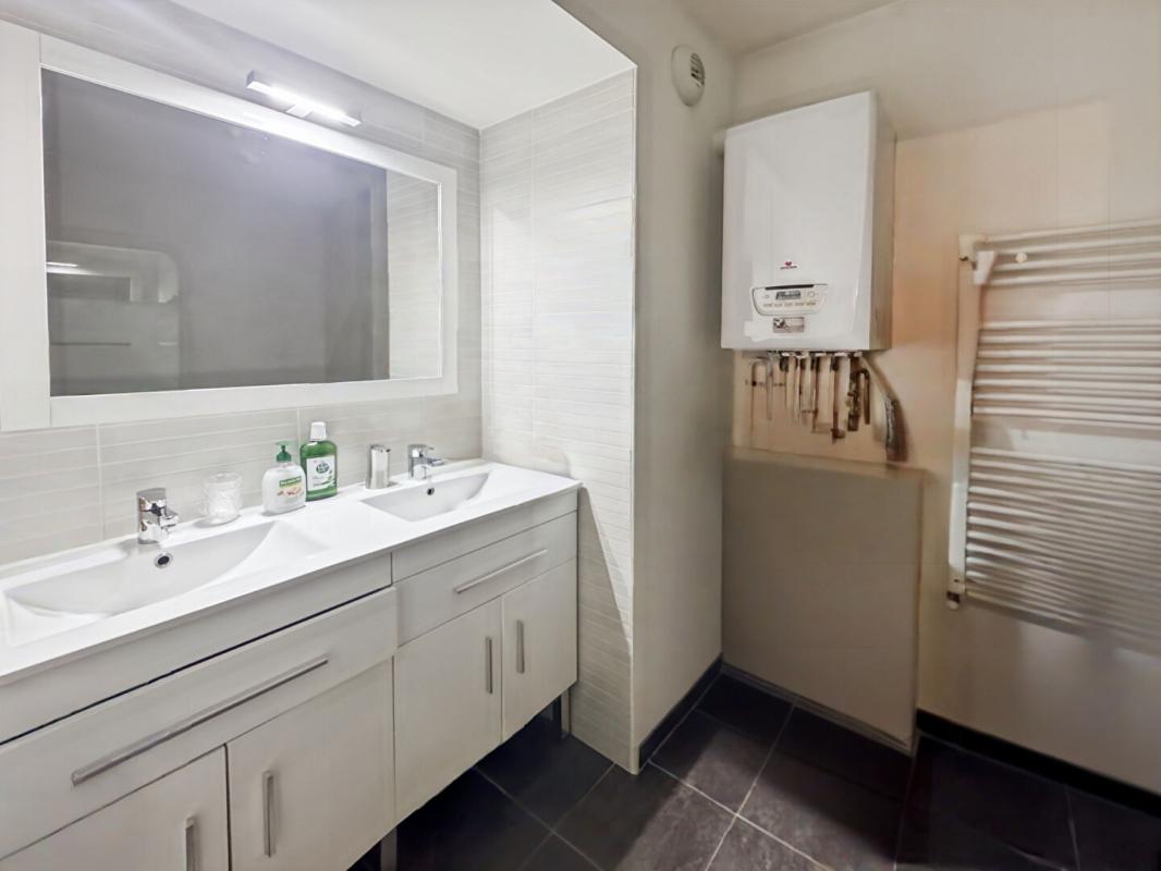 ANGLET Anglet central 3 pièce(s) 65 m2 + terrasses/loggias + pkg intérieur 5