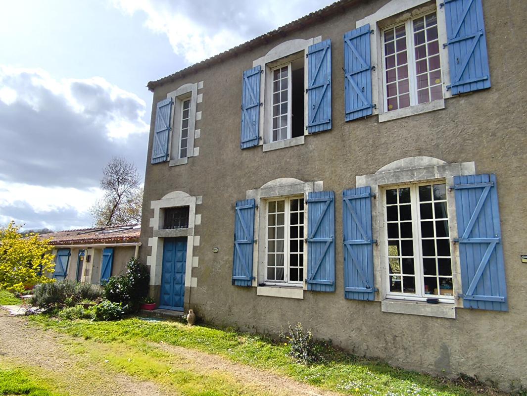 DIVATTE-SUR-LOIRE Maison bourgeoise Divatte Sur Loire 7 pièces 234 m2 1