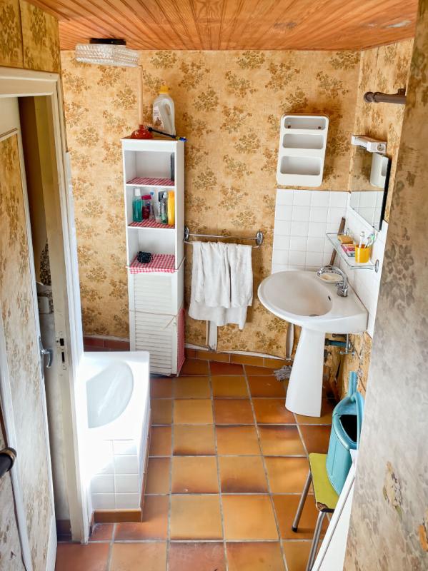 CHAMPILLET Charmante maison à fort potentiel à Champillet  Laissez parler vos envies ! 10