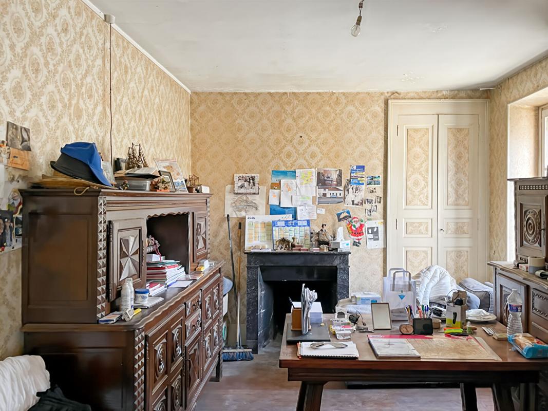 CHAMPILLET Charmante maison à fort potentiel à Champillet  Laissez parler vos envies ! 13