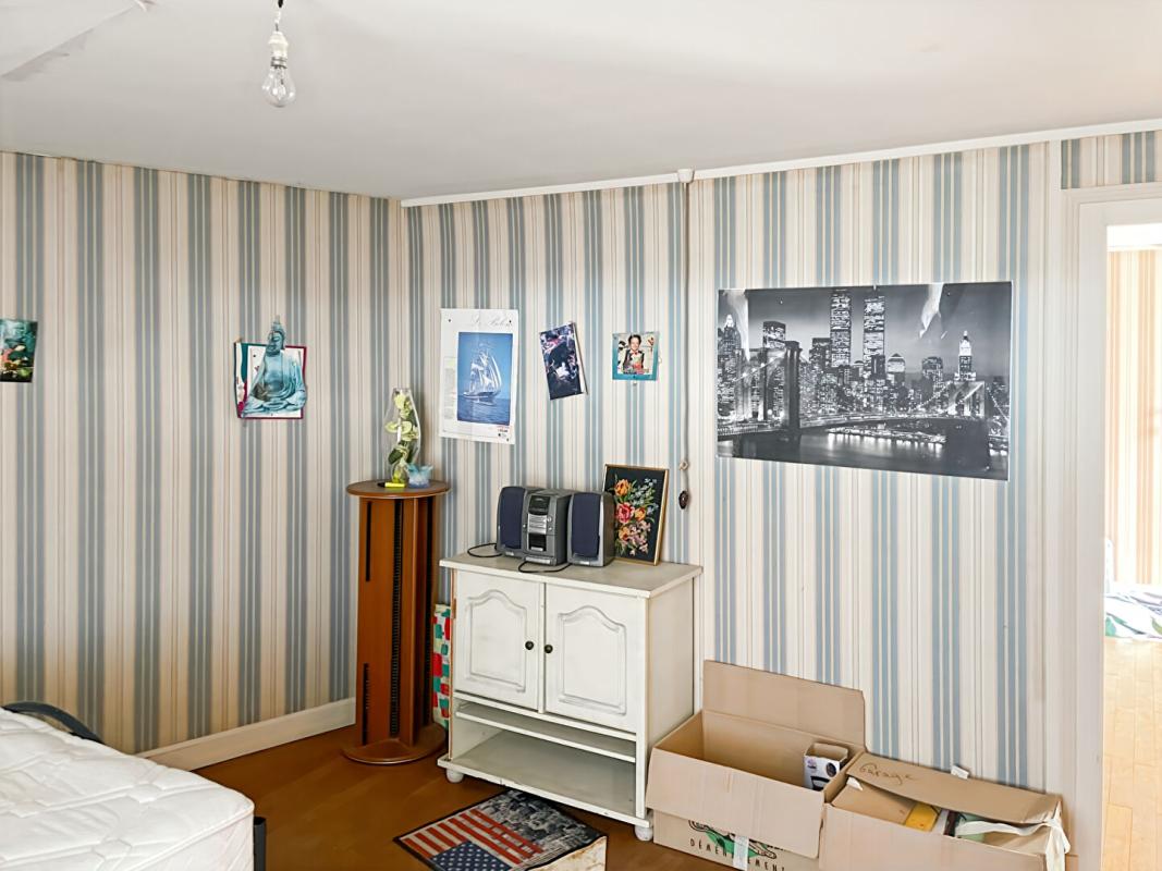 CHAMPILLET Charmante maison à fort potentiel à Champillet  Laissez parler vos envies ! 6