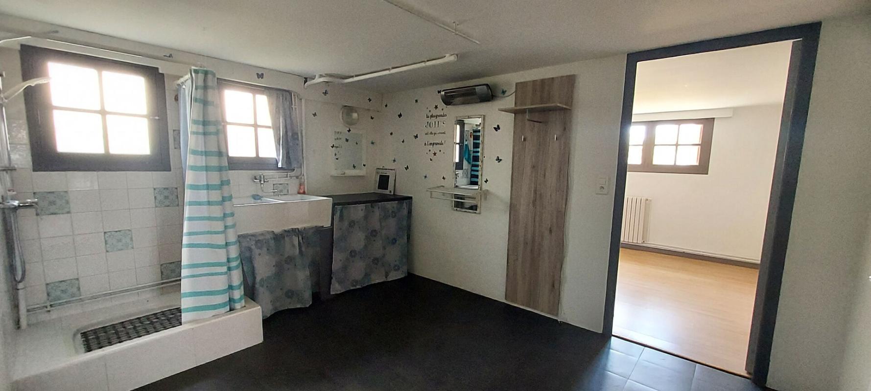 LA ROCHE-CHALAIS Maison 200 m2 sur deux niveaux, 8 pièces, 4/5 chambres, garage, terrain clos 750 m2 14