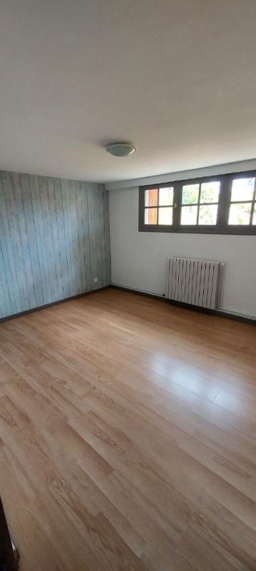 LA ROCHE-CHALAIS Maison 200 m2 sur deux niveaux, 8 pièces, 4/5 chambres, garage, terrain clos 750 m2 17