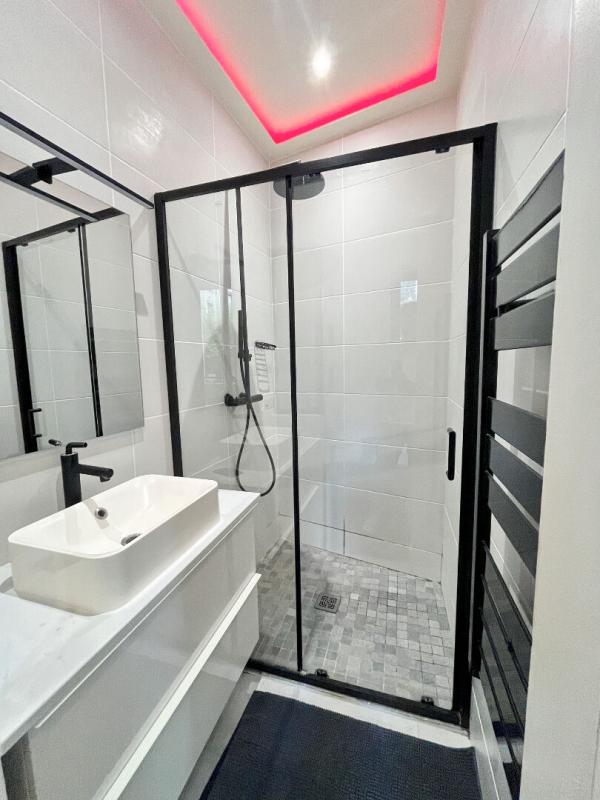 PARIS-17E-ARRONDISSEMENT Appartement avec jardin cité Lemercier 9