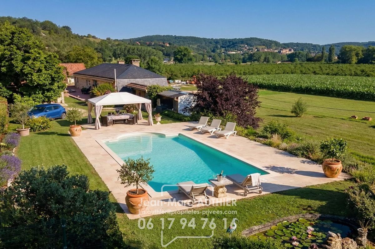 SAINT-CYPRIEN Maison  atypique de 228 m2 4 chambres jardin piscine proche commerces 1