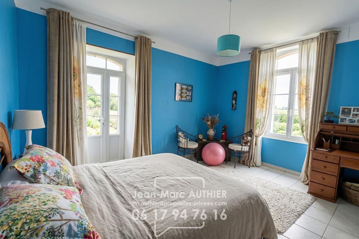 SAINT-CYPRIEN Maison  atypique de 228 m2 4 chambres jardin piscine proche commerces 11