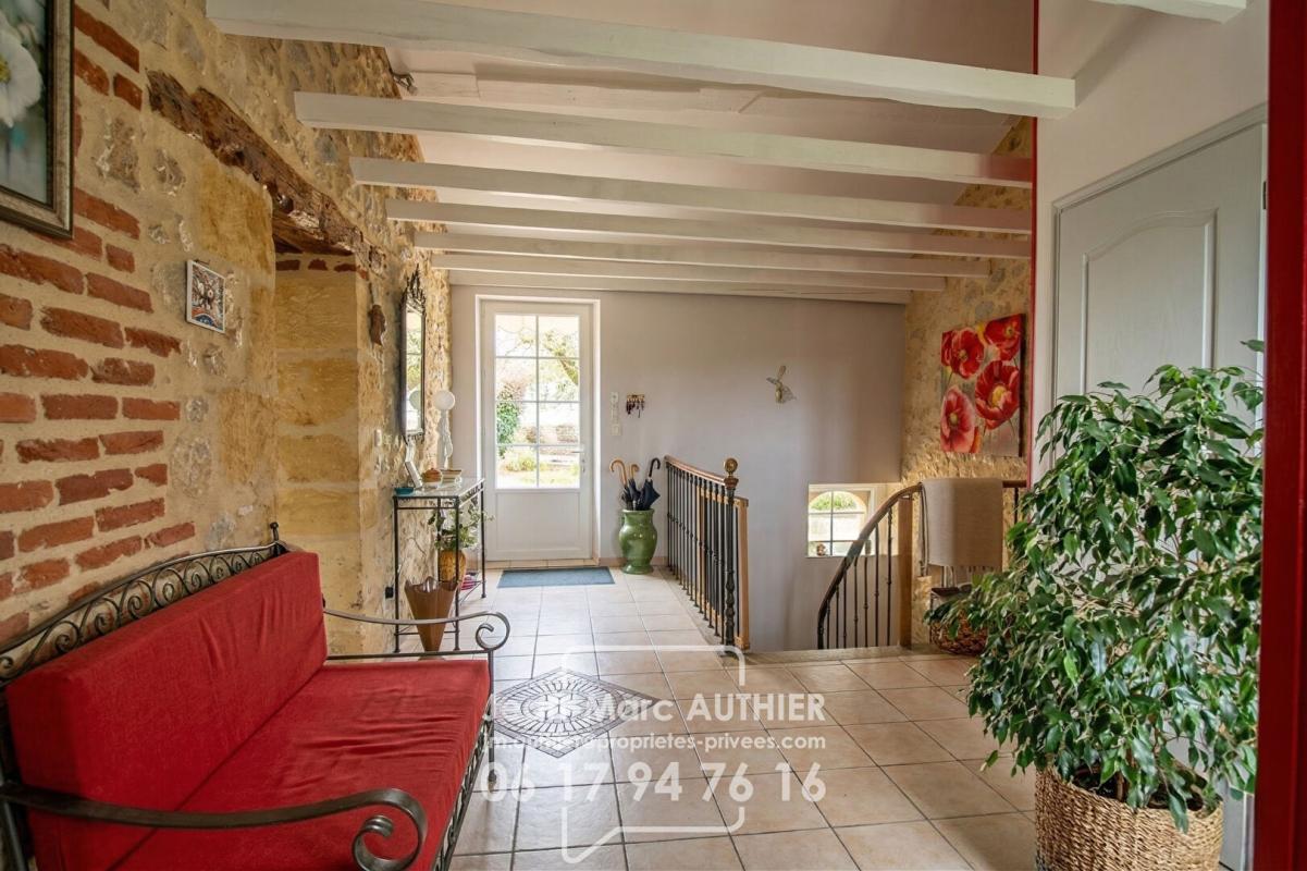 SAINT-CYPRIEN Maison  atypique de 228 m2 4 chambres jardin piscine proche commerces 12