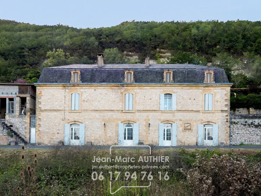 SAINT-CYPRIEN Maison  atypique de 228 m2 4 chambres jardin piscine proche commerces 13