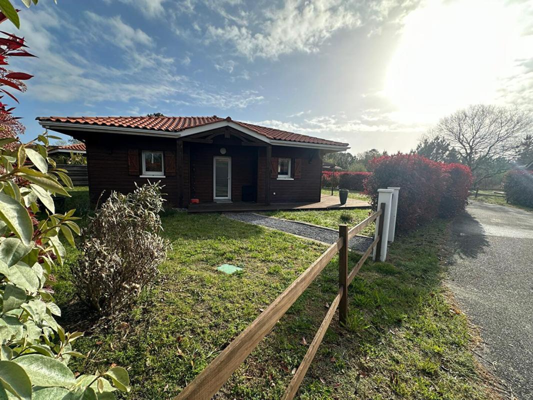 PARENTIS-EN-BORN EN EXCLUSIVITÉ Maison récente avec fort potentiel locatif à Parentis-en-Born, à deux pas du lac 1