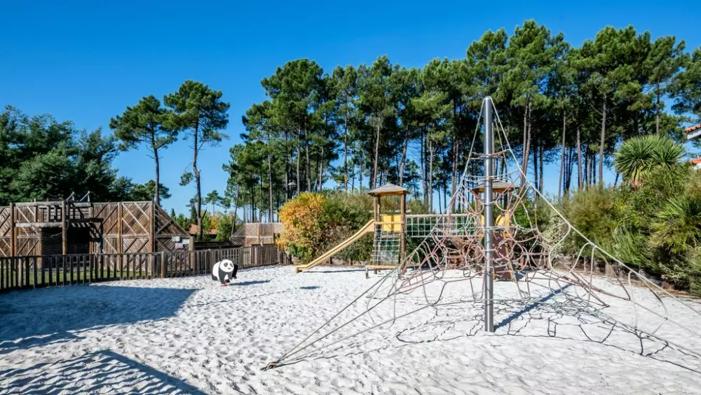 PARENTIS-EN-BORN EN EXCLUSIVITÉ Maison récente avec fort potentiel locatif à Parentis-en-Born, à deux pas du lac 9