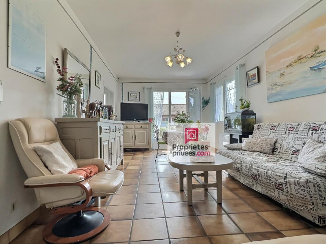 LA TESTE-DE-BUCH Dept 33 - La Teste De Buch- Maison 5 pièce(s) 79 m2 avec terrasse, son jardin de 745m² et un garage indépendant, une véranda de 10m2 et une buanderie de 15m2 soit une surface utile de 104m2 2