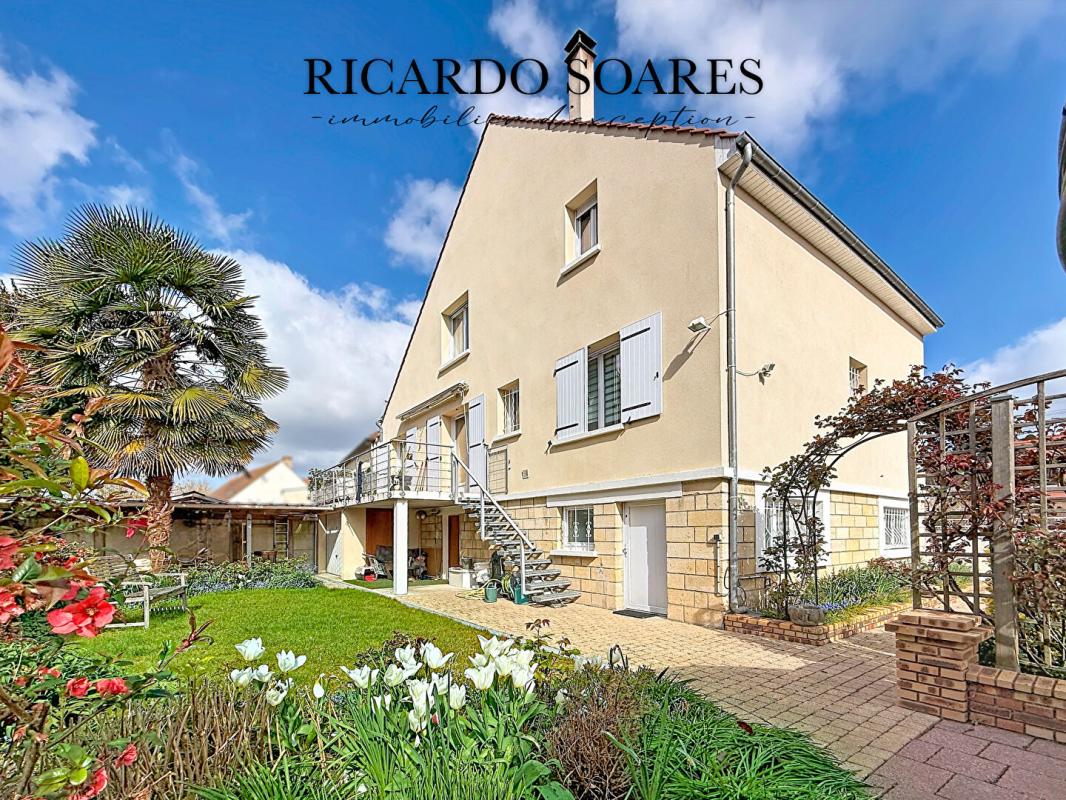 MONCHY-SAINT-ELOI 60290 MONCHY-SAINT-ELOI - MAISON FAMILIALE 164m2 au sol / 4 ou 5 CHAMBRES / 2 GARAGES / JARDIN 1