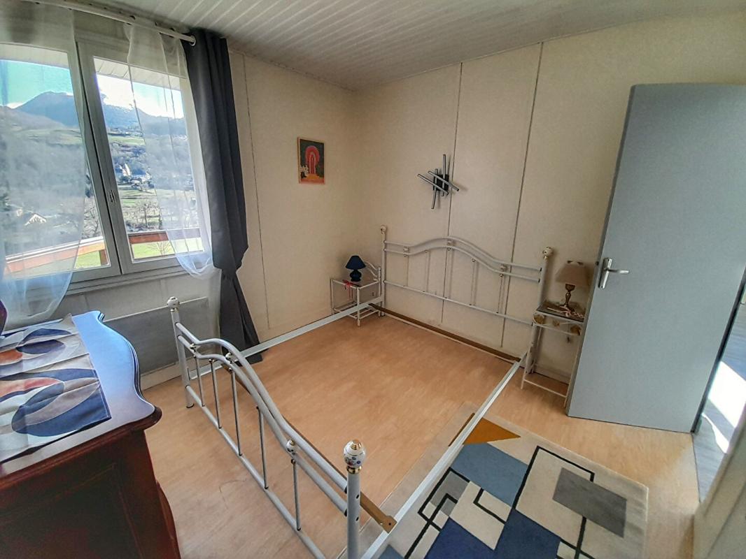 LARUNS Chalet en bois avec vue sur les Pyrénées 13