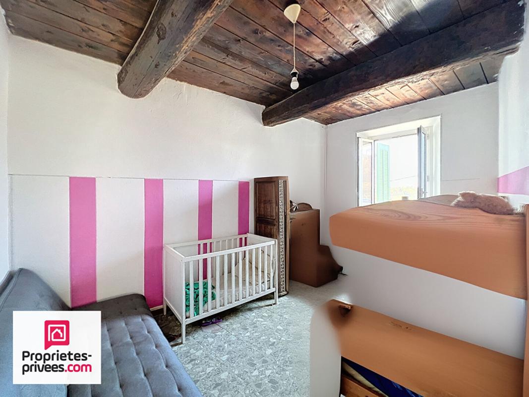 RIANS RIANS IMMEUBLE AVEC 4 LOGEMENTS +  LOCAL LOUES 10